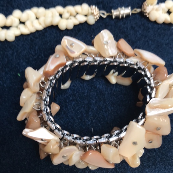 Genuine white MONGO Shell Necklace w/ Earrings & Pearl essence Shell Bracelet - Picture 4 of 11